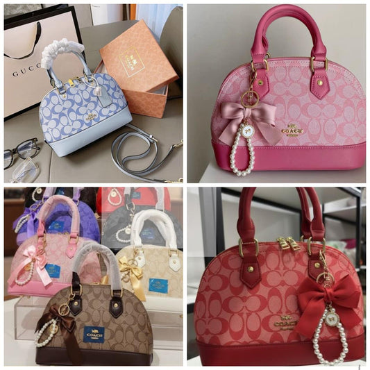 Bolsa de mano rígida con llavero