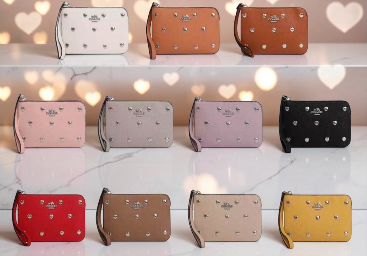 Muñequera corazones coach