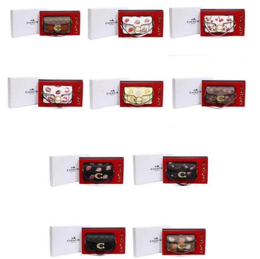 Crossbody en caja con llaveros